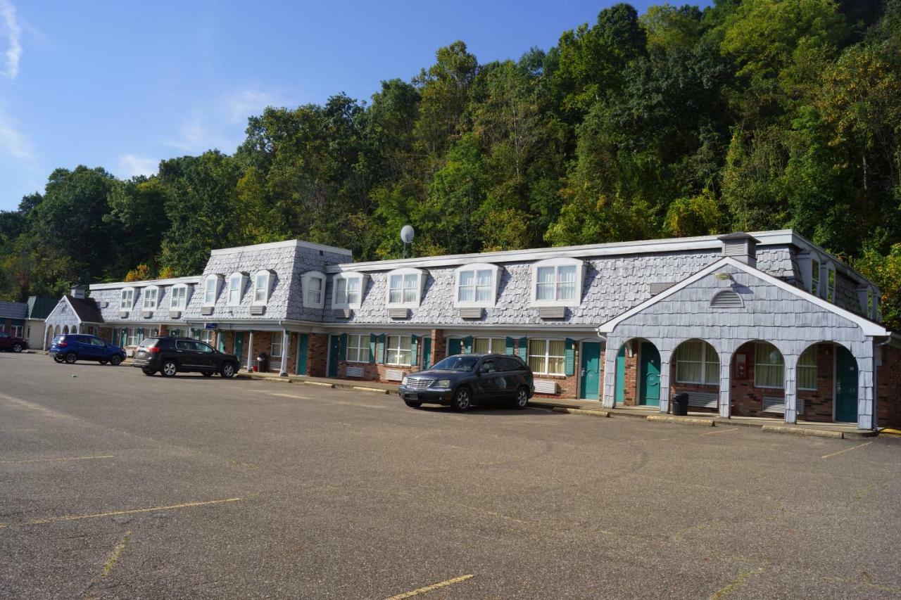 Country Squire Inn And Suites Coshocton Exterior foto