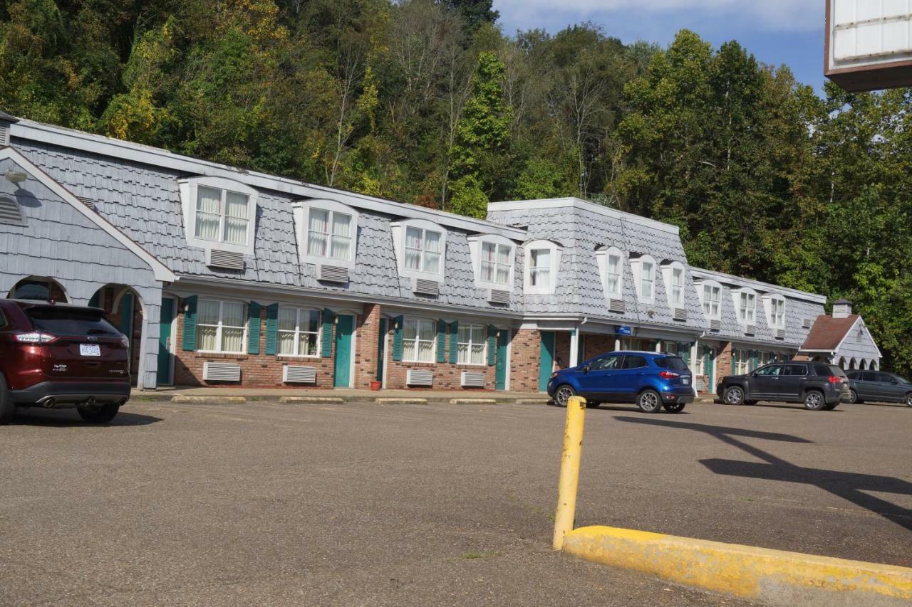 Country Squire Inn And Suites Coshocton Exterior foto
